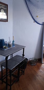 Espace repas chambre Marine, lumière naturelle — O'Phil de Lau