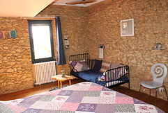 angle opposé avec lit simple et fenêtre — Chambre Zen, lit simple et fenêtre sur le parc — O'Phil de Lau