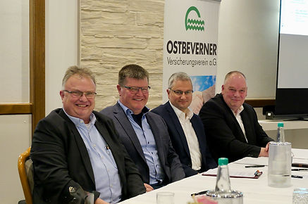 Wiedergewählte Aufsichtsratsmitglieder Klaus-Martin Decker und Helmut Pöhling sowie die Vorstandsmitglieder Rainer Kuhlage und Dieter Schulze Zumkley