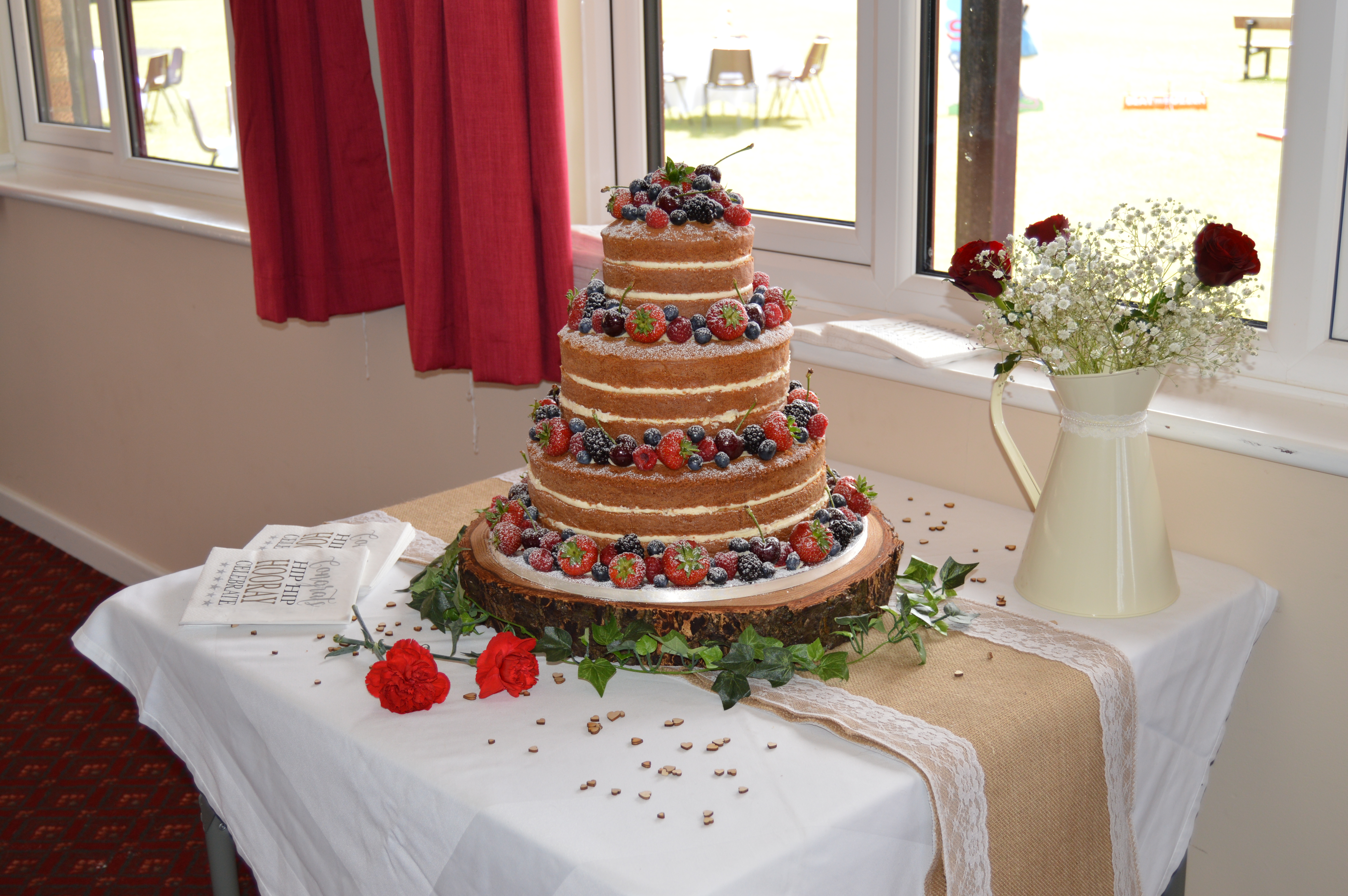 Log slice cake stand