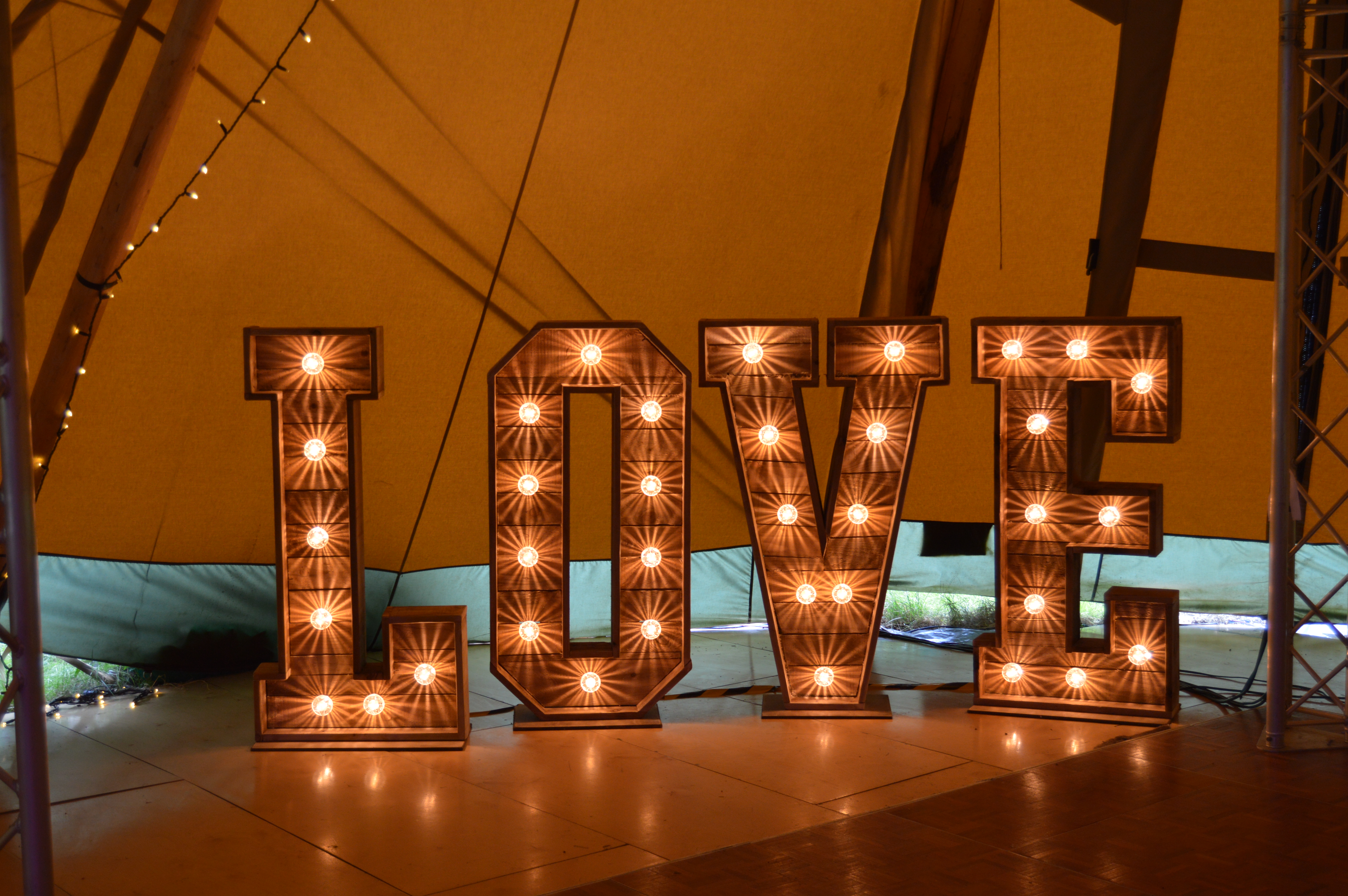 The prettiest of tipi weddings