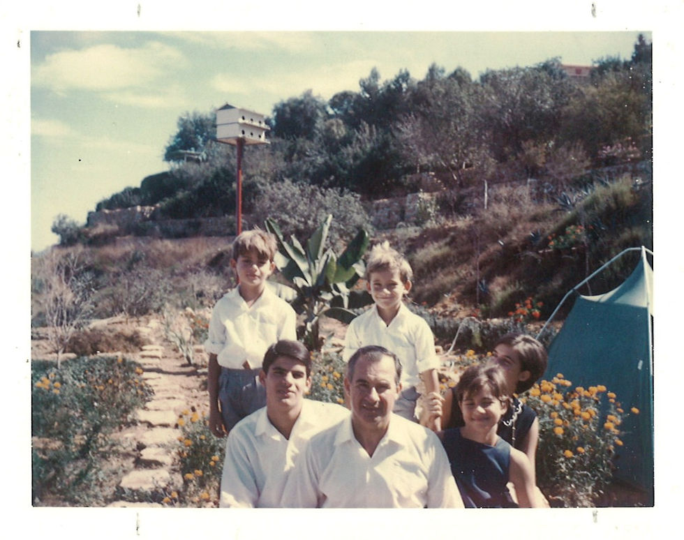 آخر صورة عائلية له، أيار (مايو) 1966