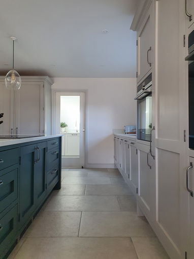 Matthew Kirk Interior handmade bespoke kitchen installed in High Birstwith, Harrogate, North Yorkshire.
In frame shaker style door painted in Little Greene French Grey and Three Farms Green. Appliances for Quooker and Siemens. Marbled quartz worksurfaces and finished with cast iron bar and cup handles.