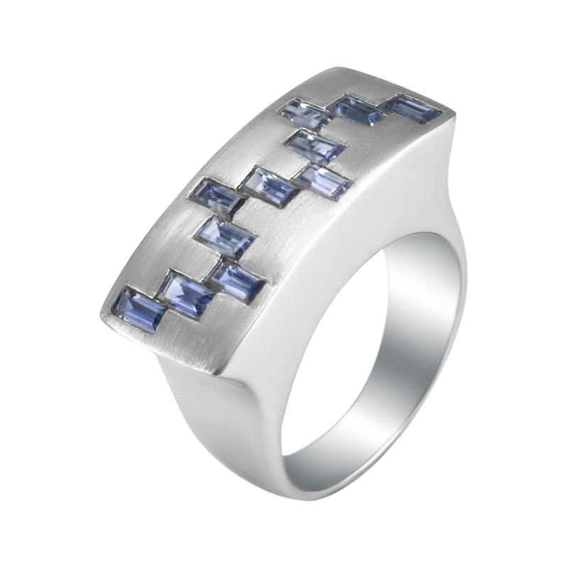 טבעת מלבנית משובצת אבני ספיר