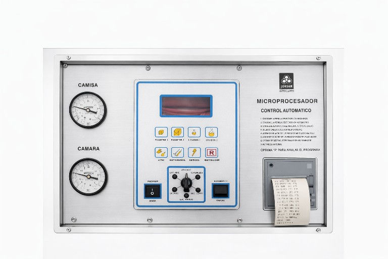 Tablero con manovacuómetros, microprocesador y graficadora.