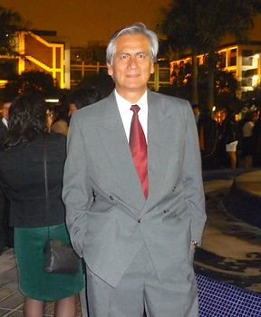 FOTO LUIS VASQUEZ SAYAN_edited.jpg