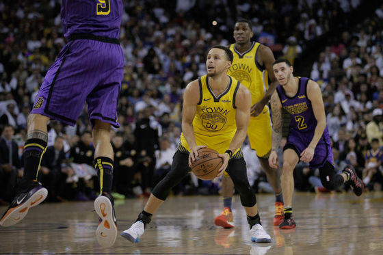 The NEW “Christmas in the Town” Curry 6 colourway REVEALED!