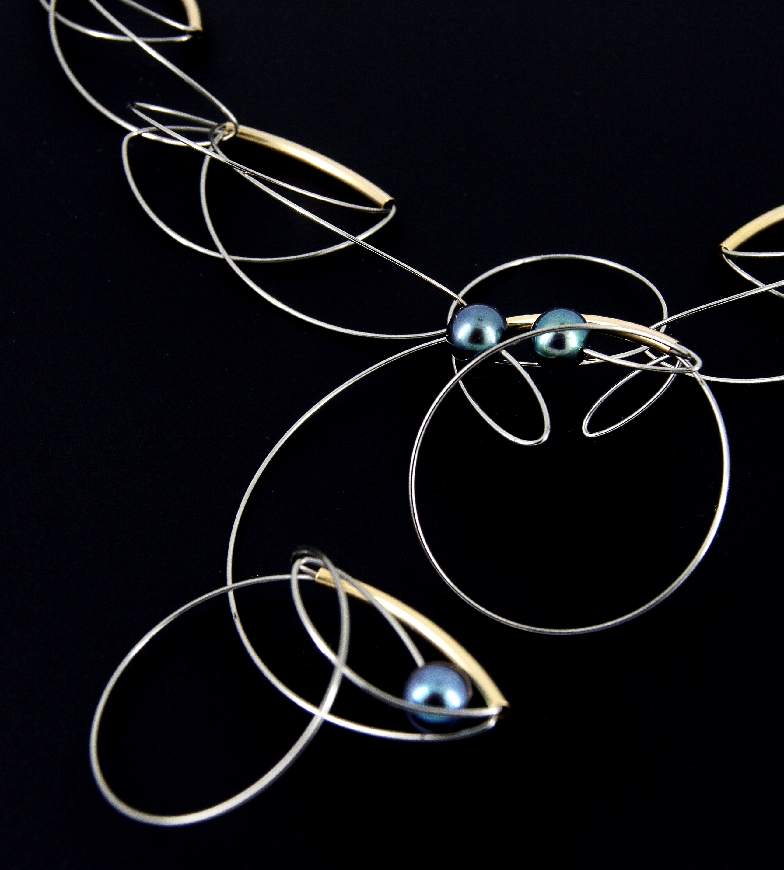 Black akoya golden lining necklace