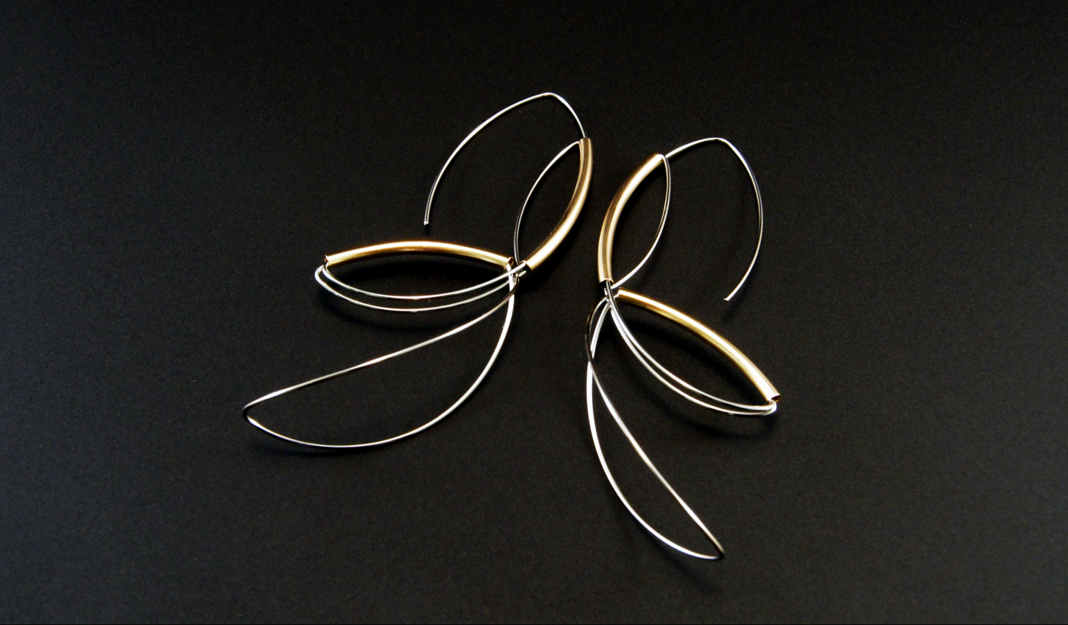 Golden lining earrings IV