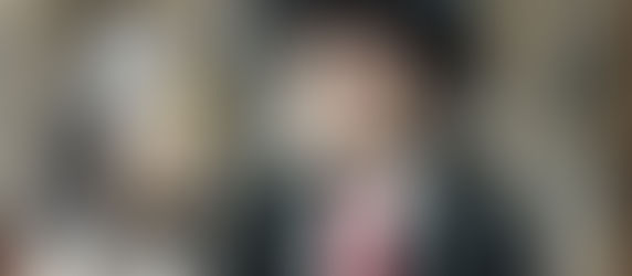 Federico Fellini se muestra