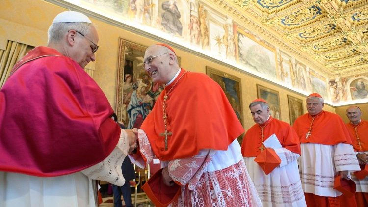 El Papa León XIV en su primer Consistorio Ordinario Público para la Canonización de varios Beatos. Foto: vaticannews.va