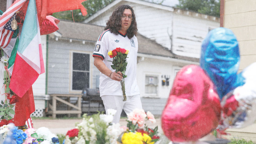 Houston Teens Gather After Local Man Dies During ICE Traffic Stop- Elementary School
