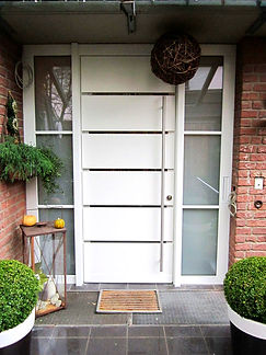 Haustür mit Fenstern Holzform Schreinerei Tischler Maßanfertigungen Möbel Treppen Innenaus