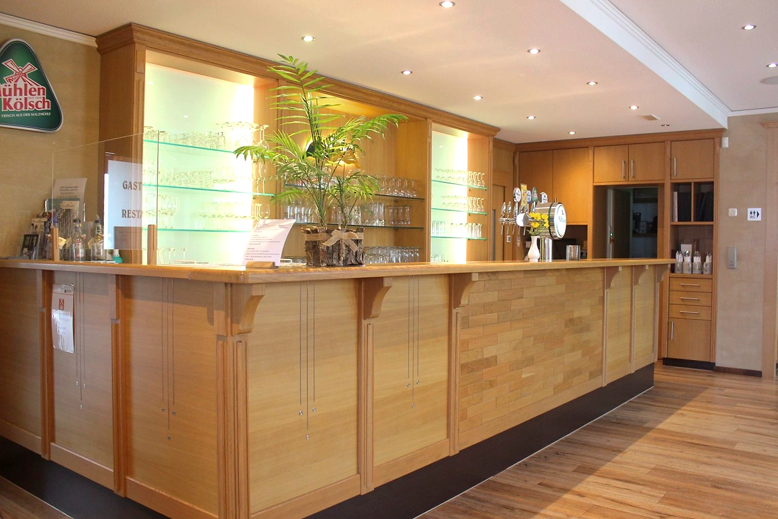 Tresen Theke Holzform Schreinerei Tischler Maßanfertigungen Möbel Türen Treppen Innenausba