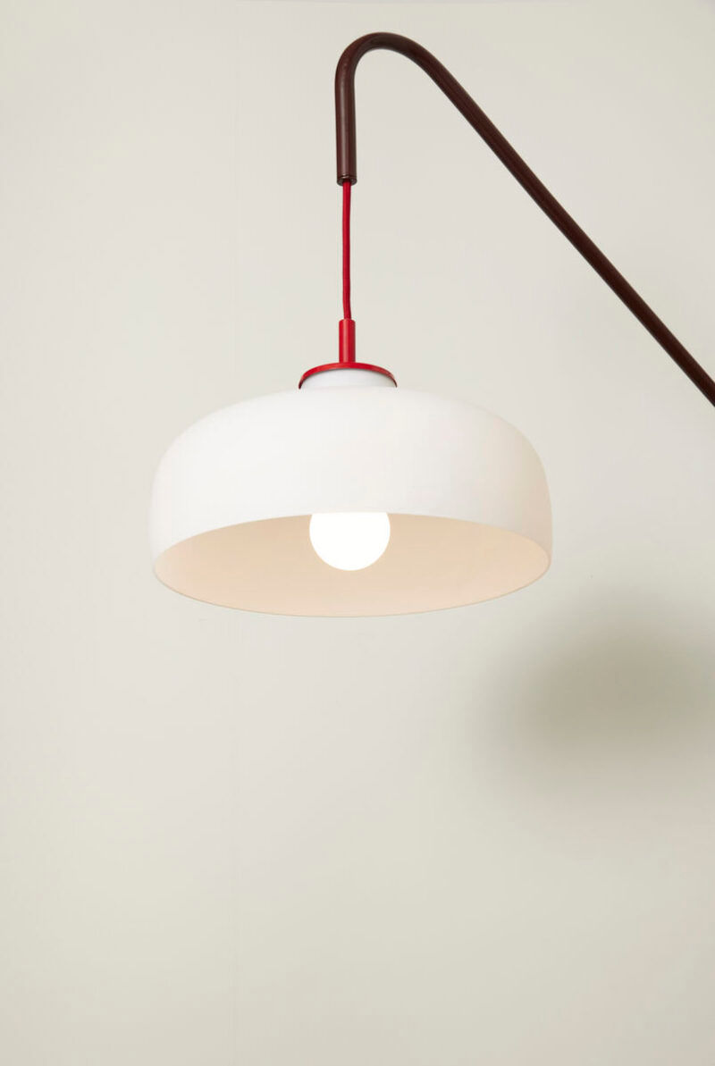 Thumbnail: TENDENS - metalen muurlamp met glazen kap