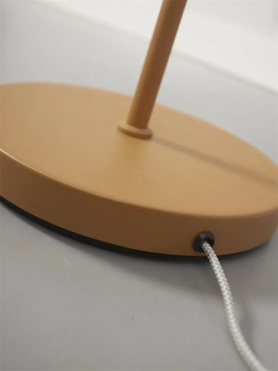 Thumbnail: GROND GEREZEN - trotse metalen vloerlamp