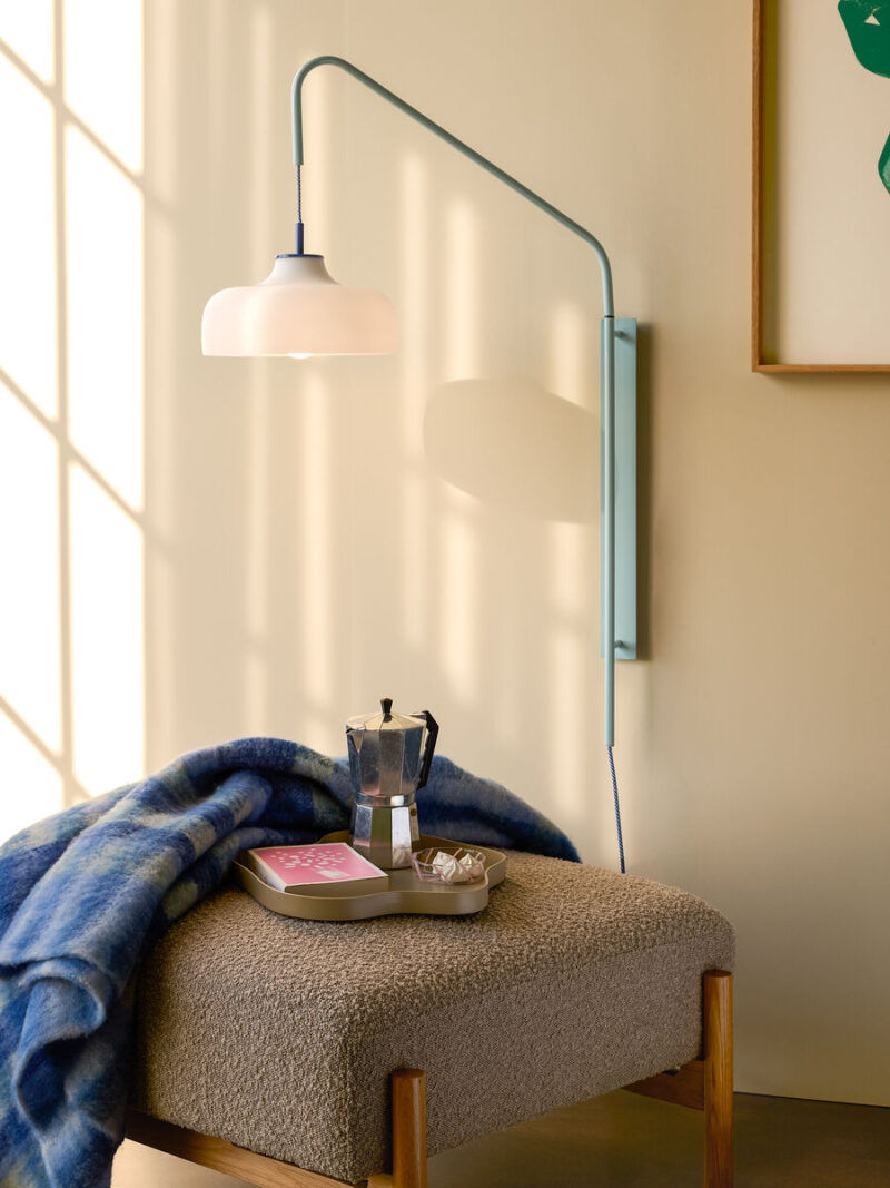 Thumbnail: TENDENS - metalen muurlamp met glazen kap