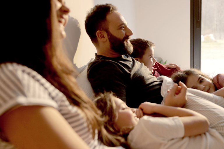 Paar im Beratungsgespräch – Vorsorge in der Familie besprechen
