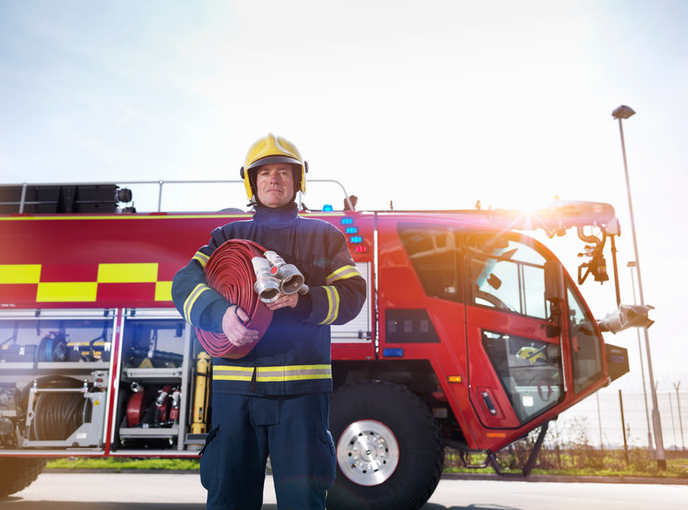 Feuerwehrkräfte im Einsatz – Diensthaftpflicht im Rettungsdienst