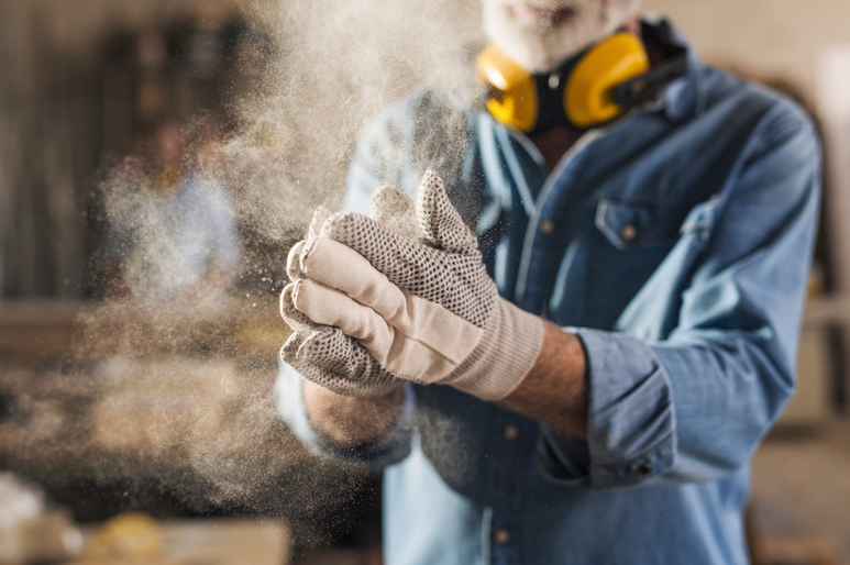 Handwerker auf der Baustelle – Krankentagegeld im Handwerk