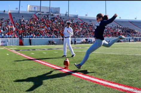 Kicking a Field Goal for Free Ice Cream for a Year at Arkansas State Championship Football Game - War Memorial Stadium