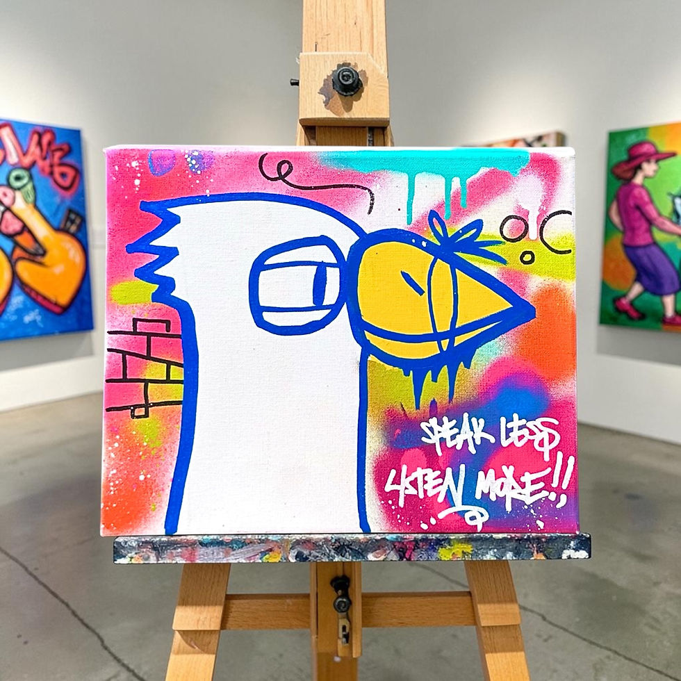 Quadro con uccello stilizzato e la frase 'SPEAK LESS LISTEN MORE'
