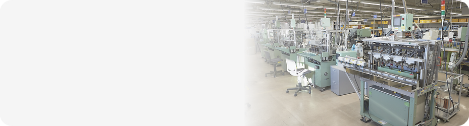 多くの機械が並ぶ作業場