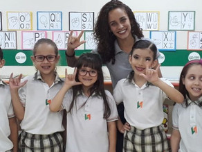 ALUNOS DO ENSINO FUNDAMENTAL ASSISTEM AULAS DE LIBRAS EM ESCOLA DE CARIACICA