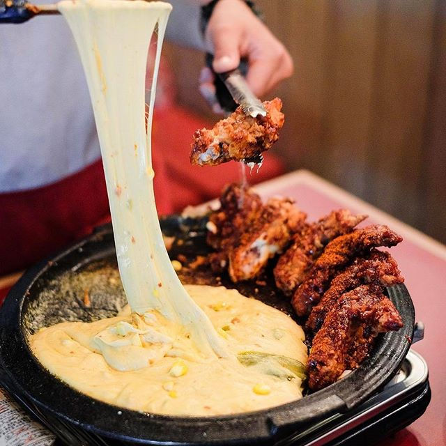 spicy wings with rolling cheese