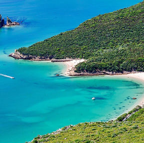 Explorando um Paraíso Costeiro: A Natureza e Cultura entre a Serra da Arrábida e Sesimbra