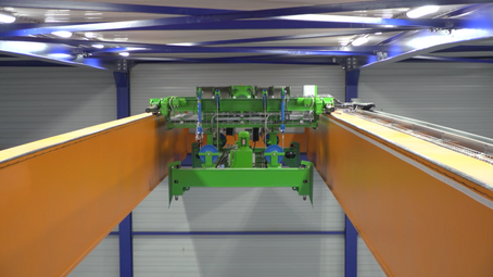 Torsit stellt Brückenkran mit innovativem Container Lift System auf
