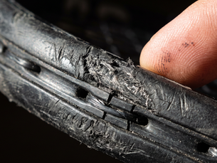 A used racquet: six checks, and two that are invisible