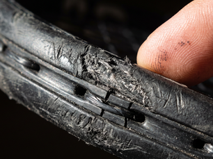 A used racquet: six checks, and two that are invisible