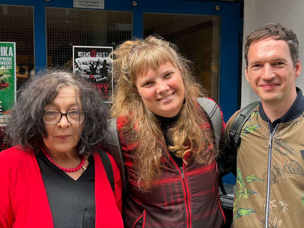 Elke Wittich, Alina Schwermer, Jonas Wollenhaupt (v.l.)