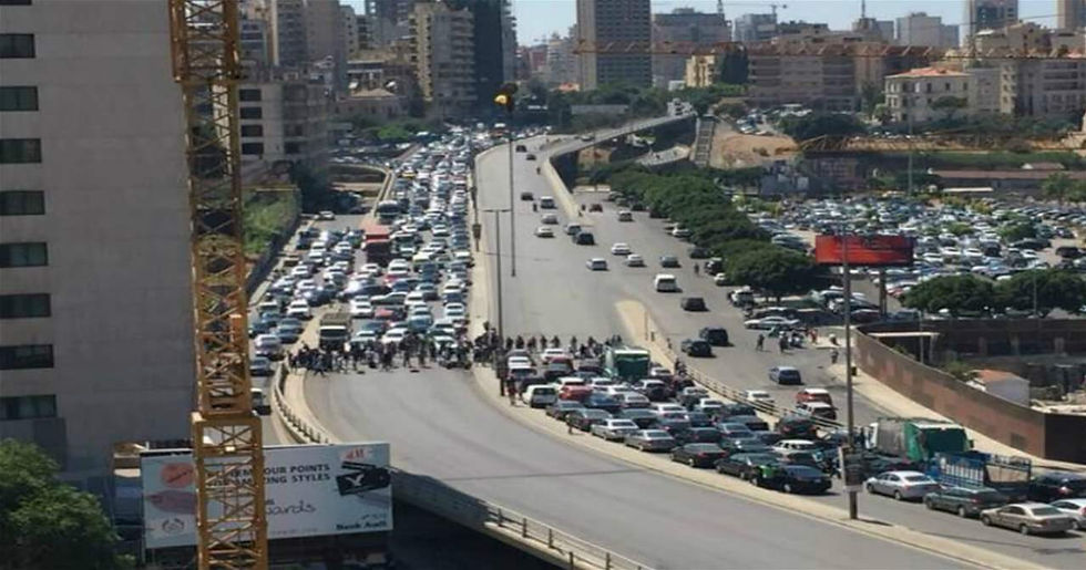 ماذا يعني قرار الحكومة فرض رسم على صفيحة البنزين؟الناس يدفعون ثمن فشل سياسات النقل