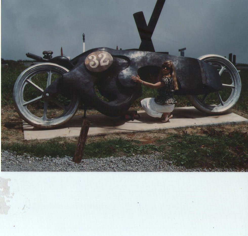 Thumbnail: Moto More