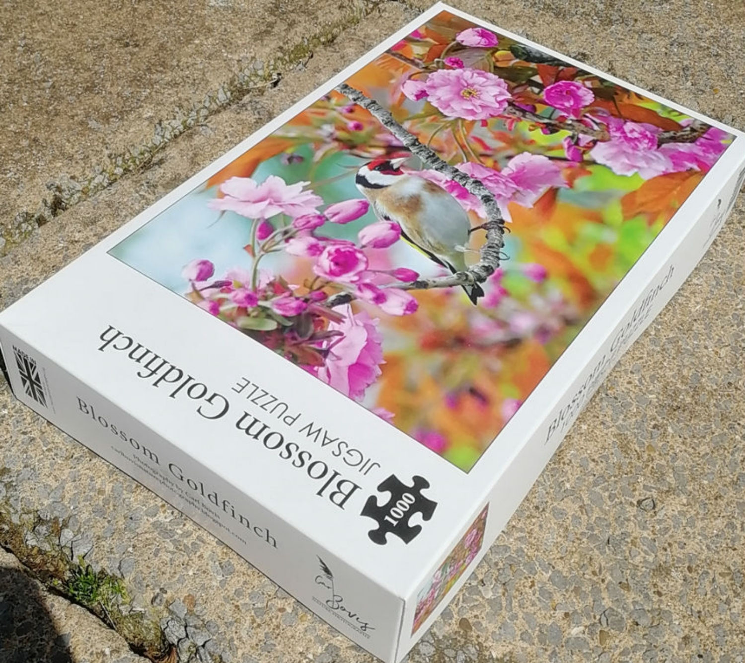 1000 piece Jigsaw Puzzle, Goldfinch in Cherry Blossom 