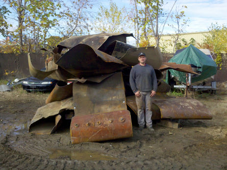 chris curnan and metal sculpture