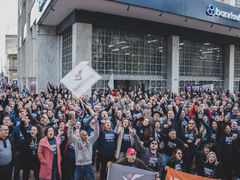 Sintrafi participa do ato de campanha que promoveu abraço ao Banrisul e reafirmou a importância do banco permanecer público