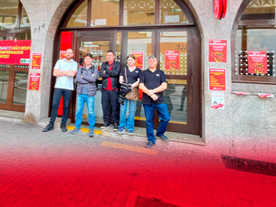 SEEB Blumenau paralisa agência do Santander nesta segunda