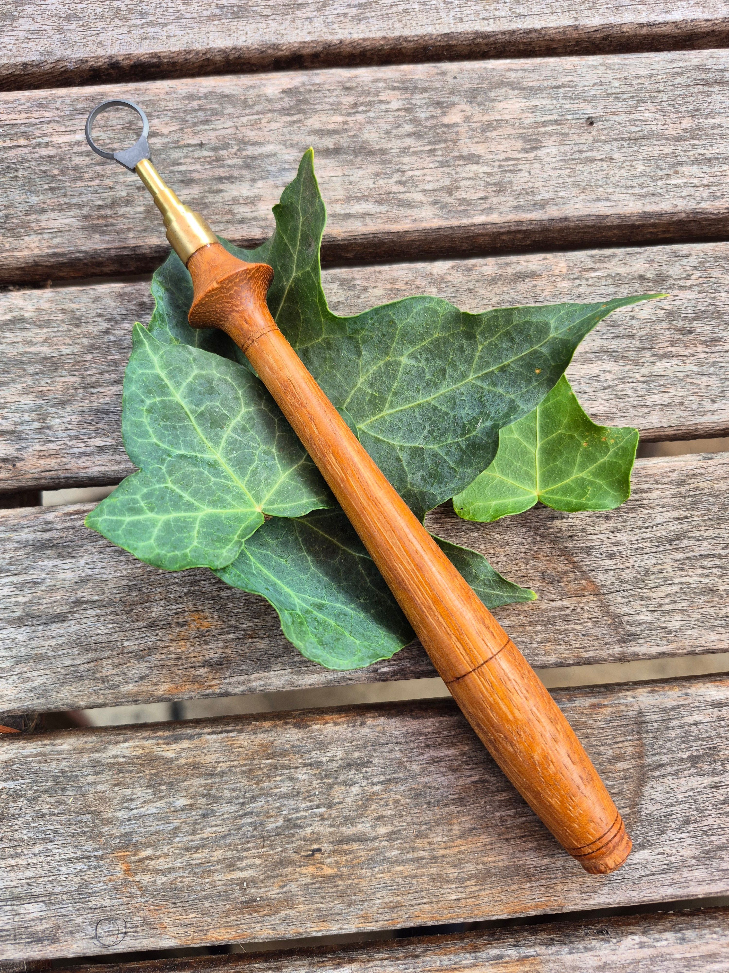 Iroko handle with a medium circle trimming head