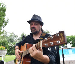 GUITARRES