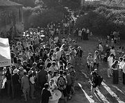 Foule vue du dessus, à côté du bar principal.