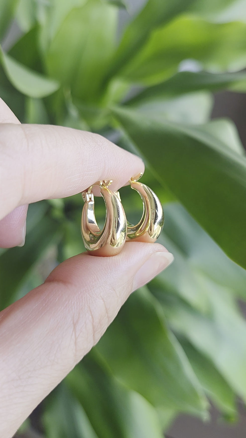 Thumbnail: 18K Crescent loop earrings