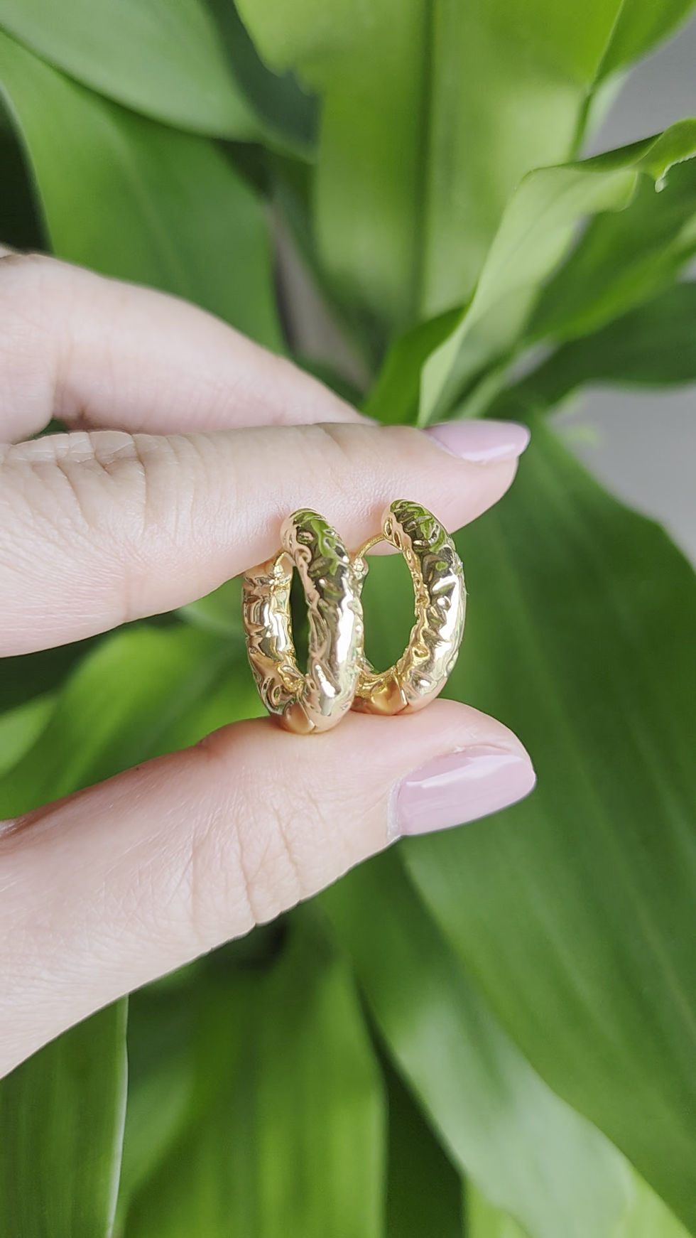 Thumbnail: 18K Chubby Hammered Hoop earrings