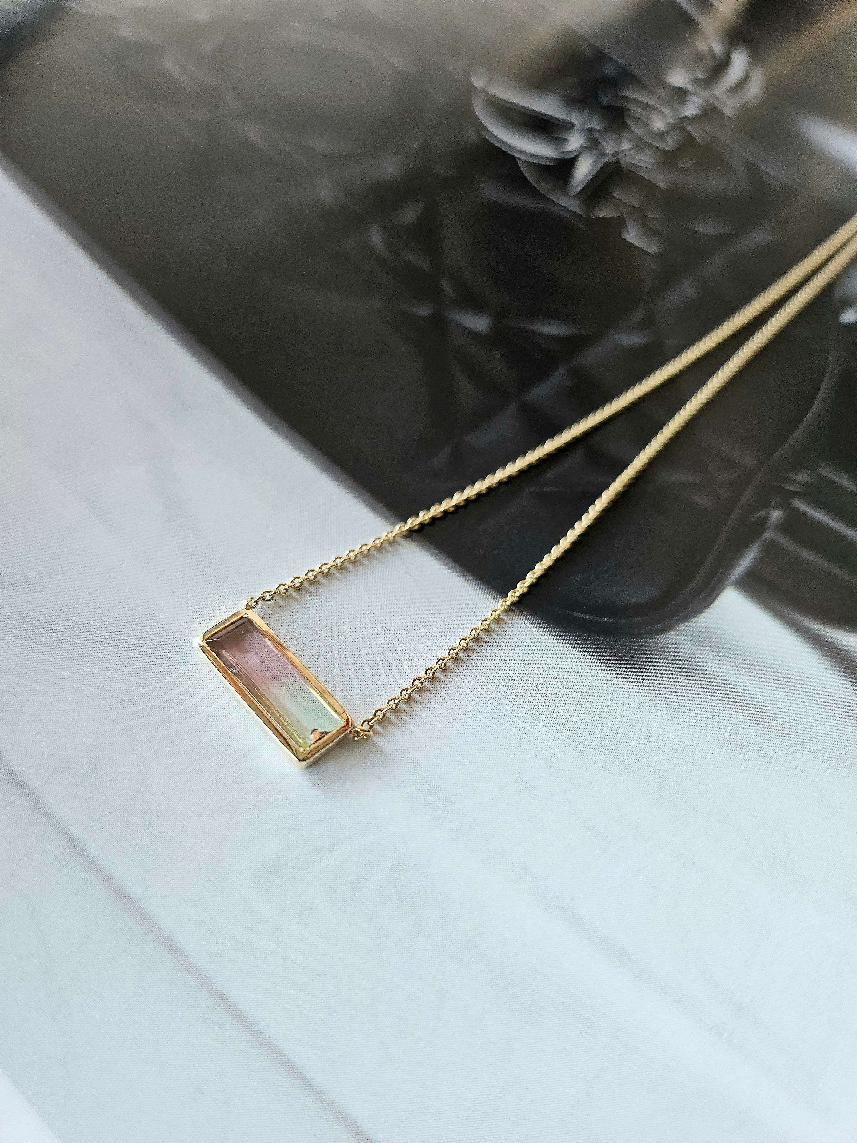 PILLAR OF STRENGTH - Red/Green