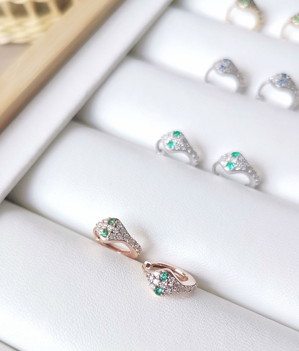 Thumbnail: Serpent Snug Fit Huggies (Emerald & Diamonds) 