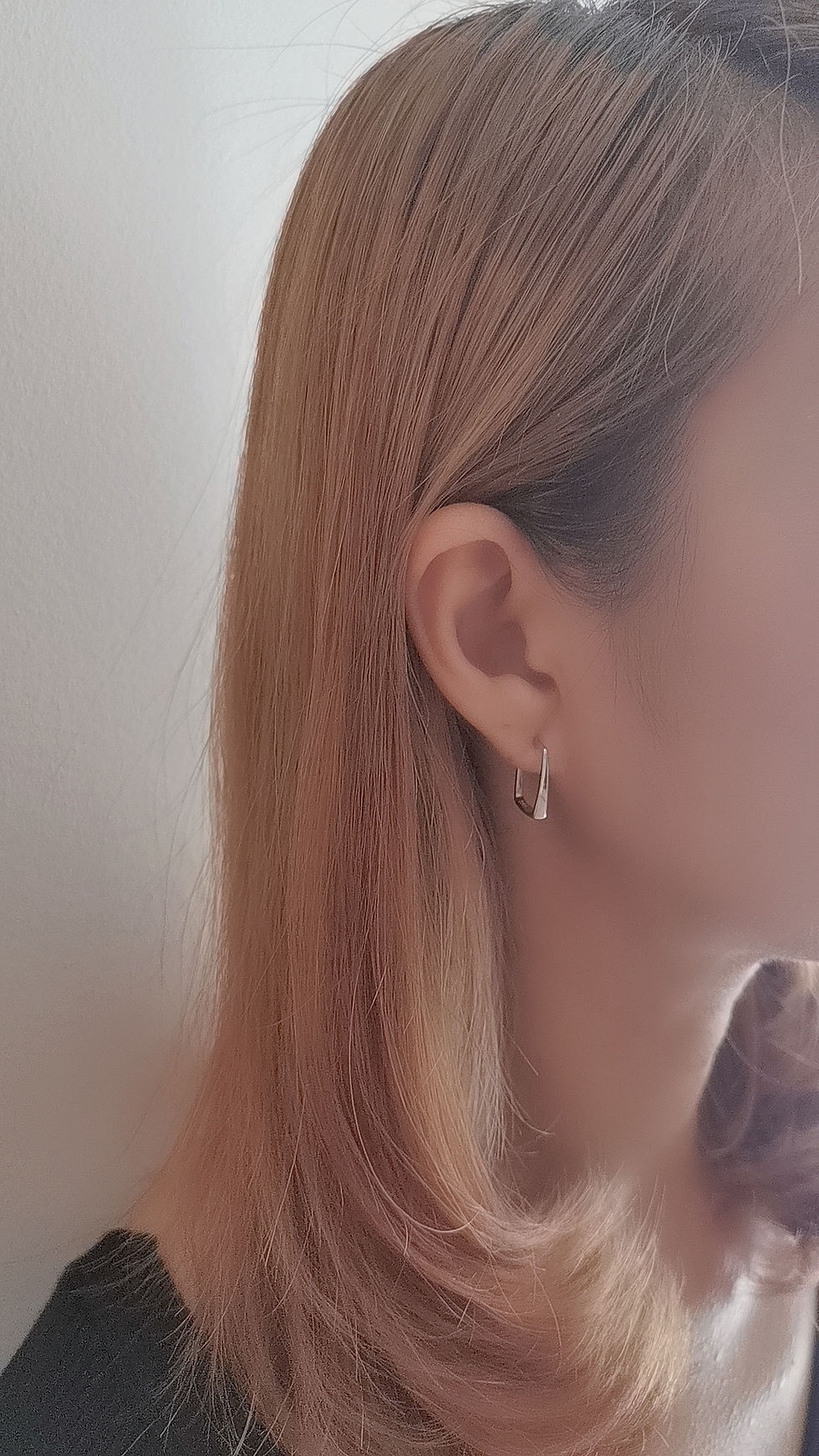 Thumbnail: Tilda stud-style rectangular earring