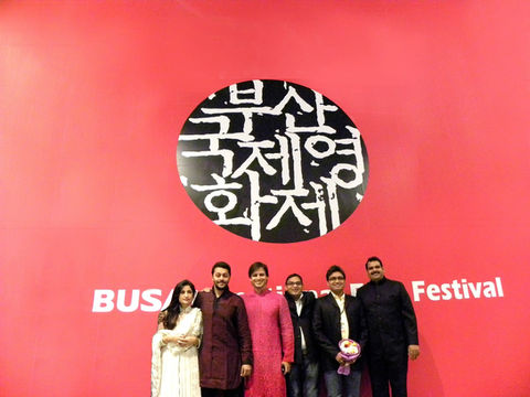 Chirag Dilip Shah, Vivek Oberoi and team at Busan International Film Festival when Dekh Indian Circus won the best film