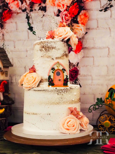 White layer cake with flower decoration
